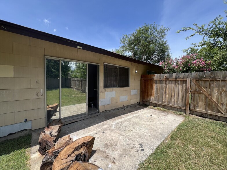 Back Yard Patio - 6700 Montgomery Dr