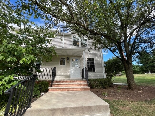 Primary Photo - 608 Wedgewood Cir
