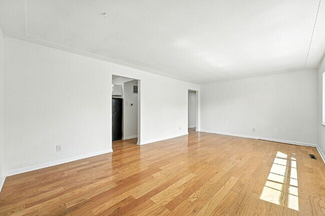 Building Photo - Great Property in the DU area!