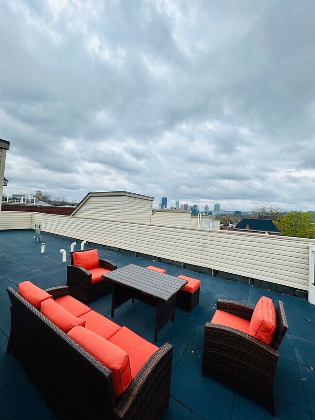 Building Photo - Available Now! 4 Bedroom 3.5 Bath Townhome...