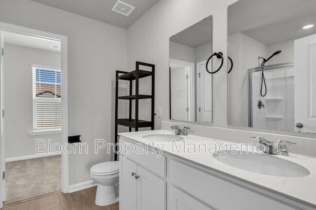 Building Photo - 803 Lilyford Ln