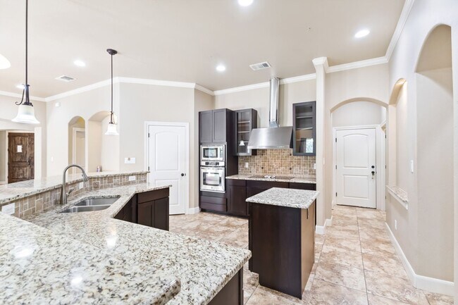 Building Photo - 8210 Roy Ln