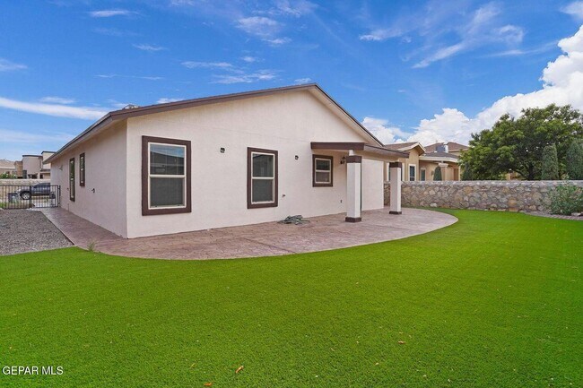 Building Photo - 5441 Roberto Avalos Ct