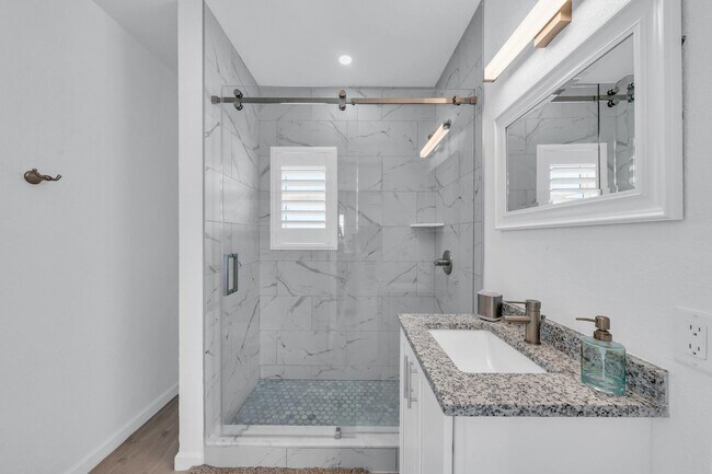 Building Photo - 10877 Overseas Hwy