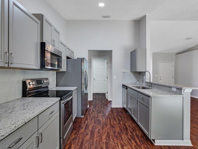 Building Photo - 91 Pebble Beach Dr