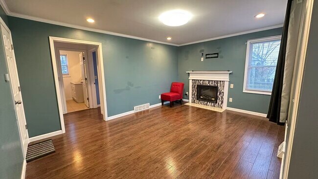 Building Photo - 324 Fuller Rd