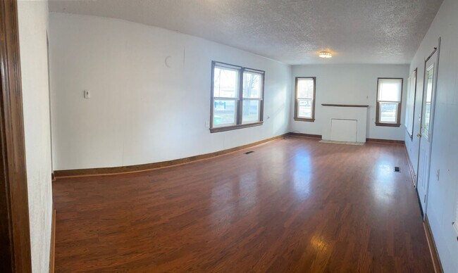 Building Photo - 3bed/1bath house on Homedale Rd.