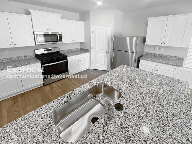 Building Photo - 3251 Quintana Dr