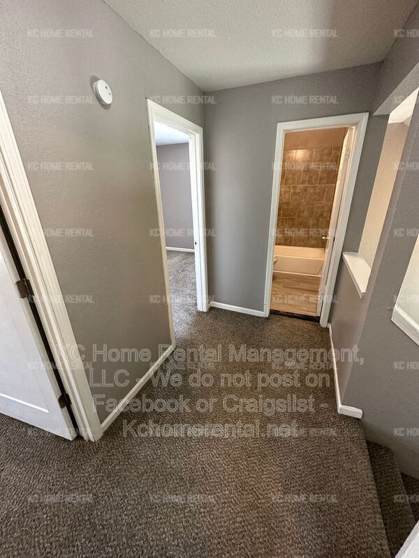 Building Photo - 4221 E 60 Terrace