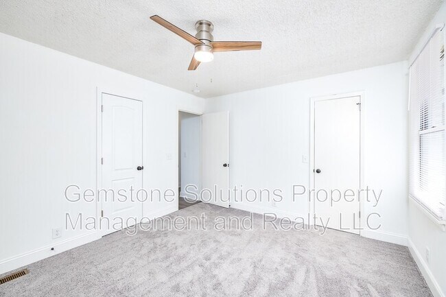 Building Photo - 344 Kingview Dr