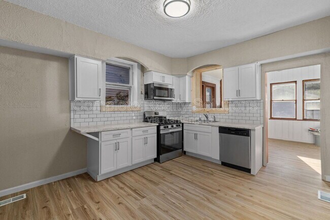 Building Photo - 7109 Eugene Ave