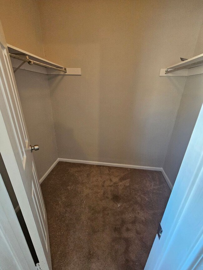 Building Photo - WESTERN BRANCH - RADCLIFFE MEADOWS