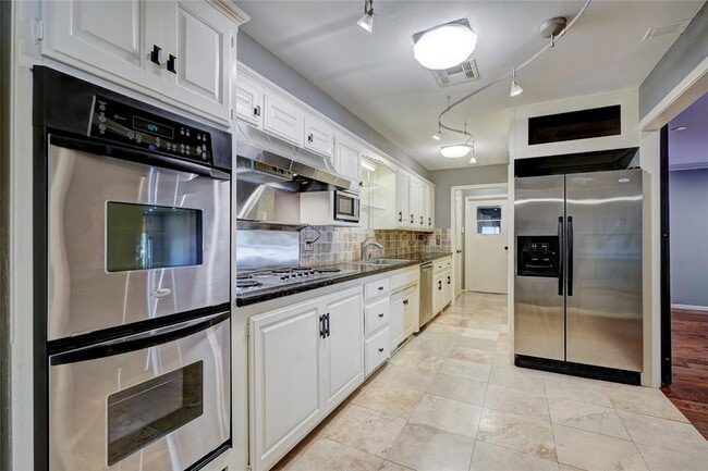 Building Photo - 6325 Glenbrook Ct