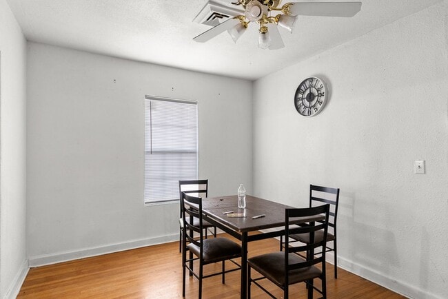 Building Photo - 1322 N Lincoln Ave