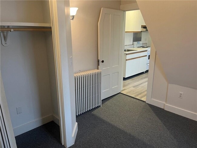 Building Photo - 14 Kay St