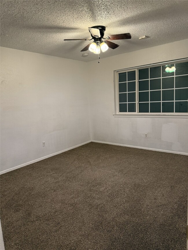 Building Photo - 3323 Big Horn Ct