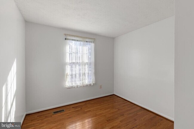 Building Photo - 10877 Olde Woods Way