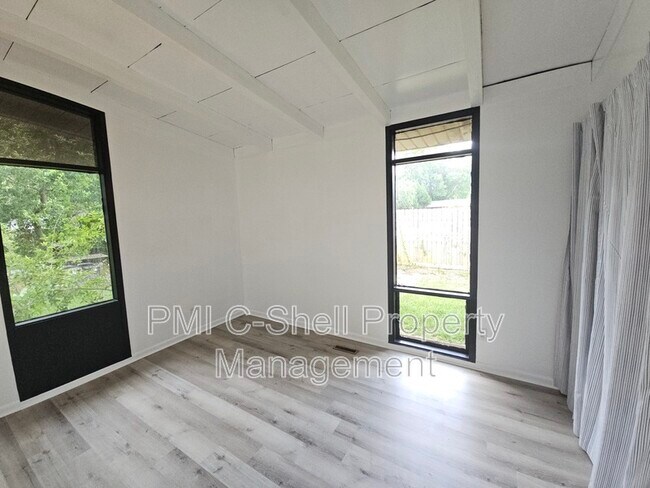 Building Photo - 11 Brandywine Rd