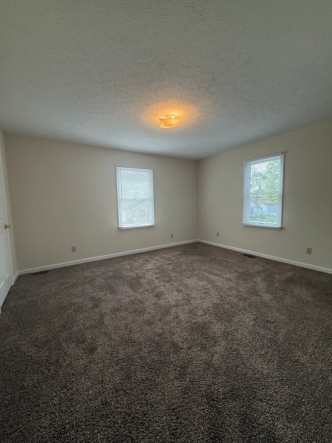 Building Photo - 4 bedroom, 2 bath House