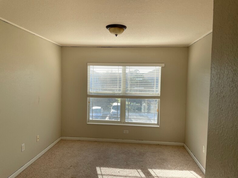 2nd Bedroom 11.5ft by 11.5ft. - 4560 SW 52nd Circle