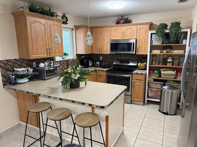 Building Photo - 9315 NW 114th Ln