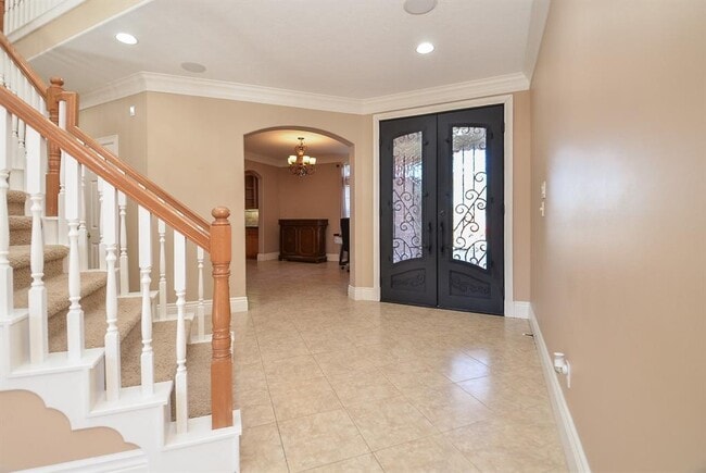Building Photo - 5835 Stratford Gardens Dr