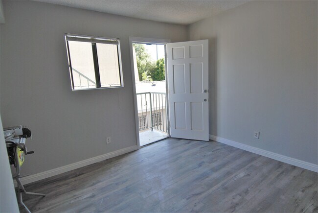 Building Photo - 746 N Eucalyptus Ave