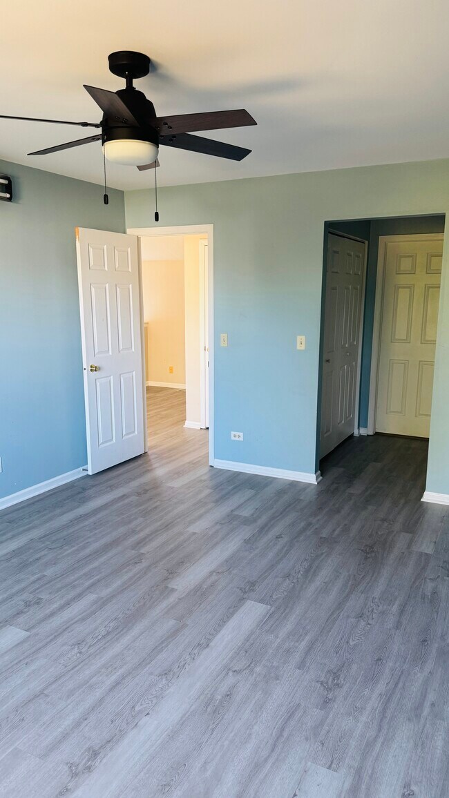 Building Photo - 775 Hoover Dr