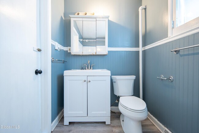 Building Photo - 6 Utica Ave