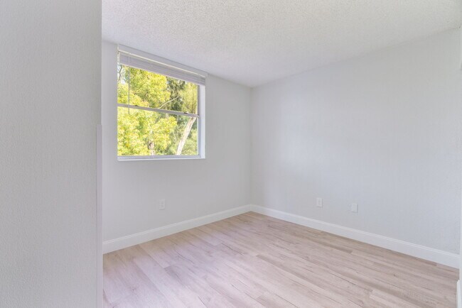 Interior Photo - Vista Shores