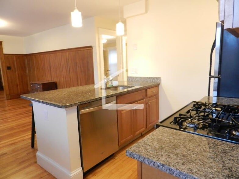 Building Photo - 61 Poplar St