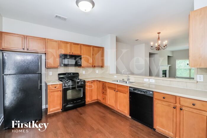 Building Photo - 850 Riverdance Dr