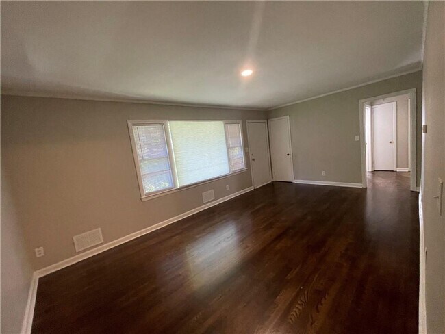 Building Photo - 3043 Glendale Ct