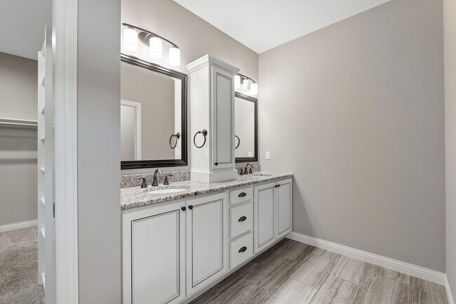 Building Photo - 1605 Labrador Dr