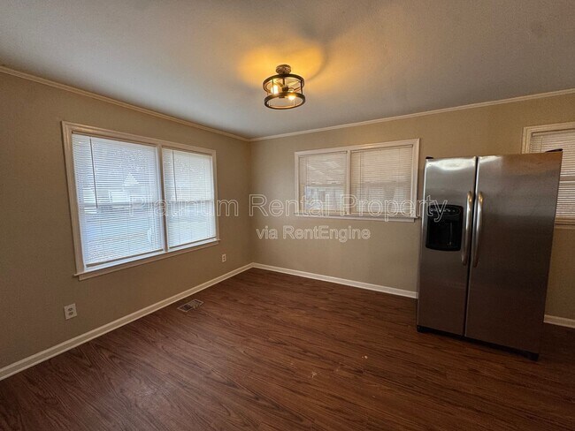 Building Photo - 97 Benson St