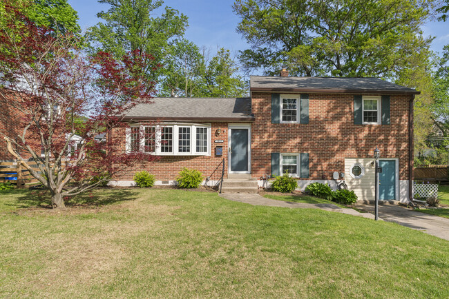 Building Photo - 2023 Rollingwood Rd