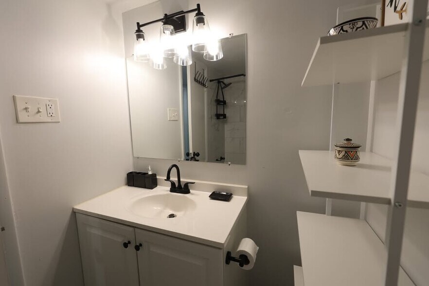 Building Photo - 2912 Kings Chapel Rd