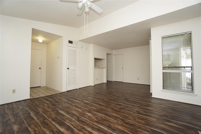 Building Photo - 6602 Harbor Town Dr