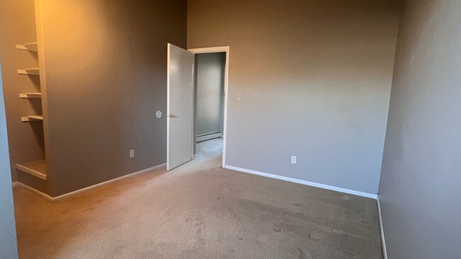 Building Photo - 3 Bed 1.5 Bath Townhome off Carefree and A...