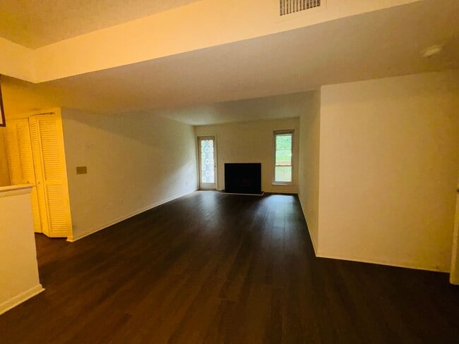 Building Photo - 1316 Henry Ln