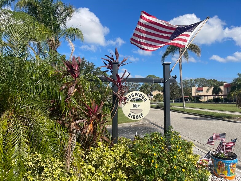 Dogwood Circle welcomes you! - 218 Dogwood Cir