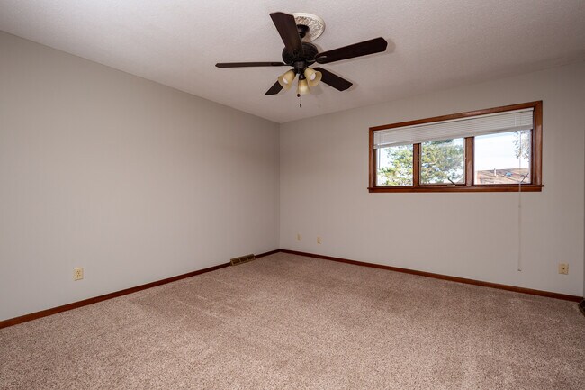 Building Photo - 3806 Prairie Ln