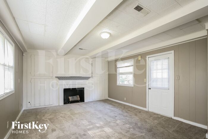 Building Photo - 4834 N Kenyon Dr