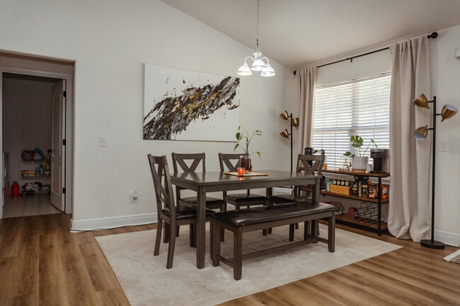 Building Photo - 641 Territory Ln