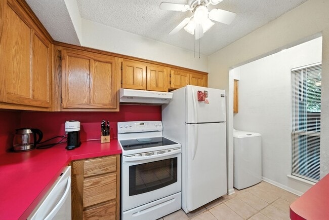 Building Photo - 3919 Fairmont Pkwy