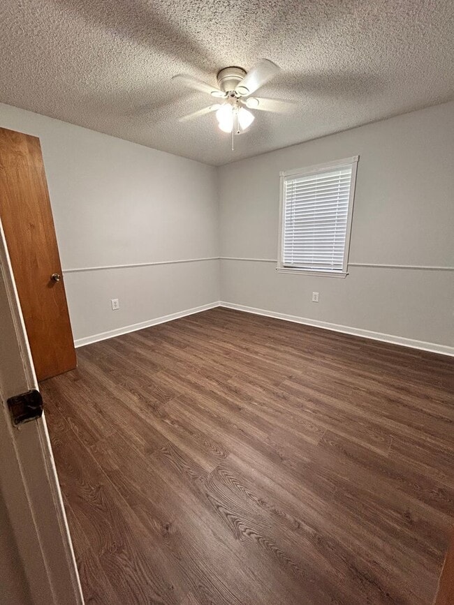 Building Photo - Great location near Perkins/Pecue!!