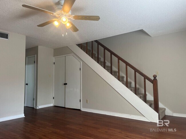 Building Photo - 600 Cheshire Ln