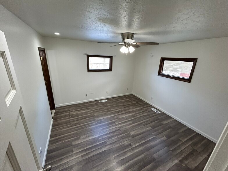 Building Photo - 1882 Paul Dr