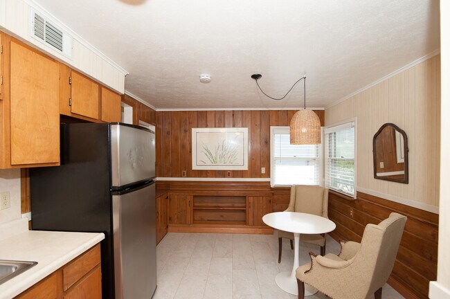 Building Photo - 219 S Gull Lake Dr