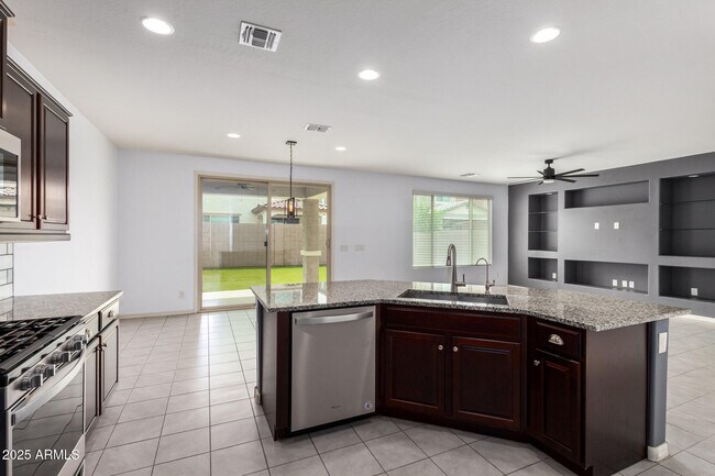 Building Photo - 5427 S Canyon Rim